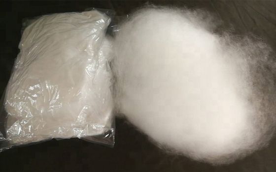 높은 순수성 SiO2는 우수한 화학 성과를 가진 석영 모직을 만들었습니다 협력 업체